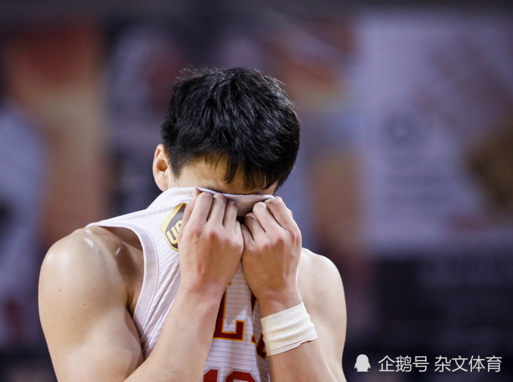 队内火爆情绪暗潮汹涌，堪比赛场更激烈(暗流如潮小说完整版)