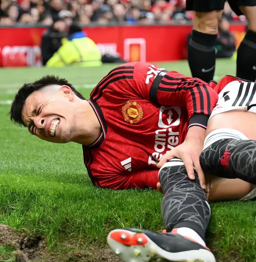 曼联年轻球员表现引人瞩目，无缘半决赛的简单介绍