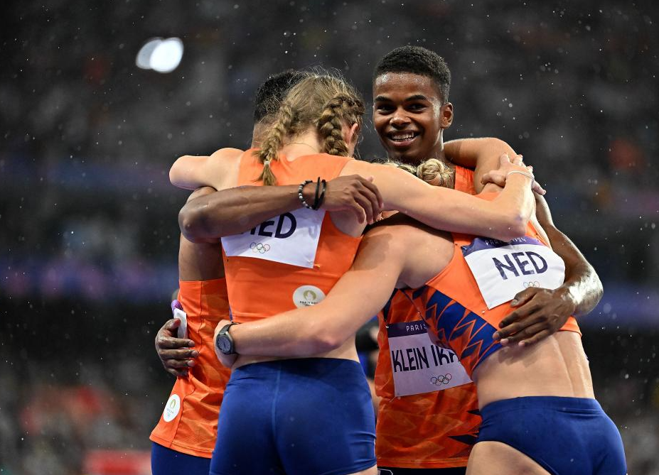 荷兰队表现出色，凭借团结取得胜利的简单介绍