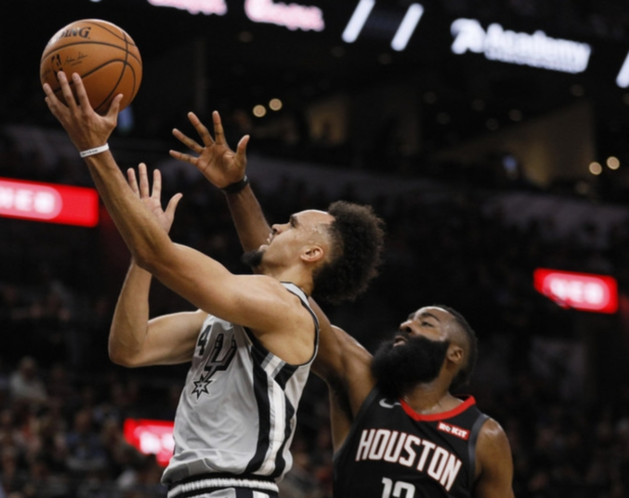 沙尔克面对前景不明，球队战绩令人堪忧的简单介绍