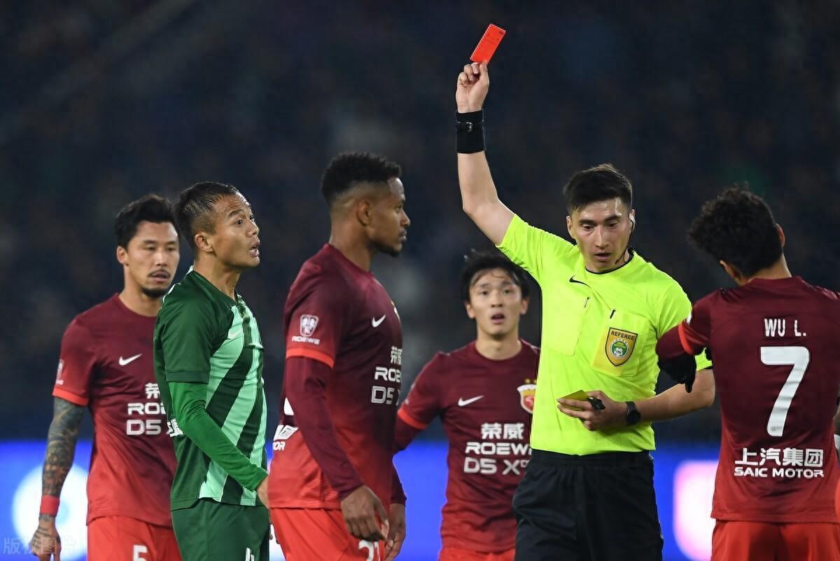 壹号娱乐-包含意甲主裁判因判罚争议被停职，引发球迷热议的词条