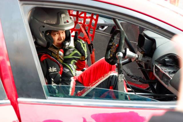 壹号娱乐-国内俱乐部备战国际强队，展望未来